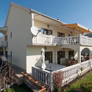 Corana Appartement Kaštela